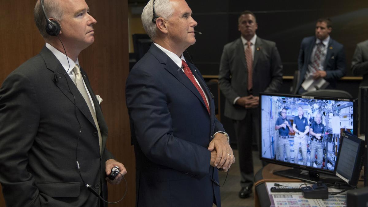 Rep. Aderholt at NASA